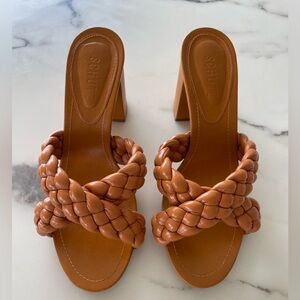 Schutz Cicely sandal size 8.5! 🧡